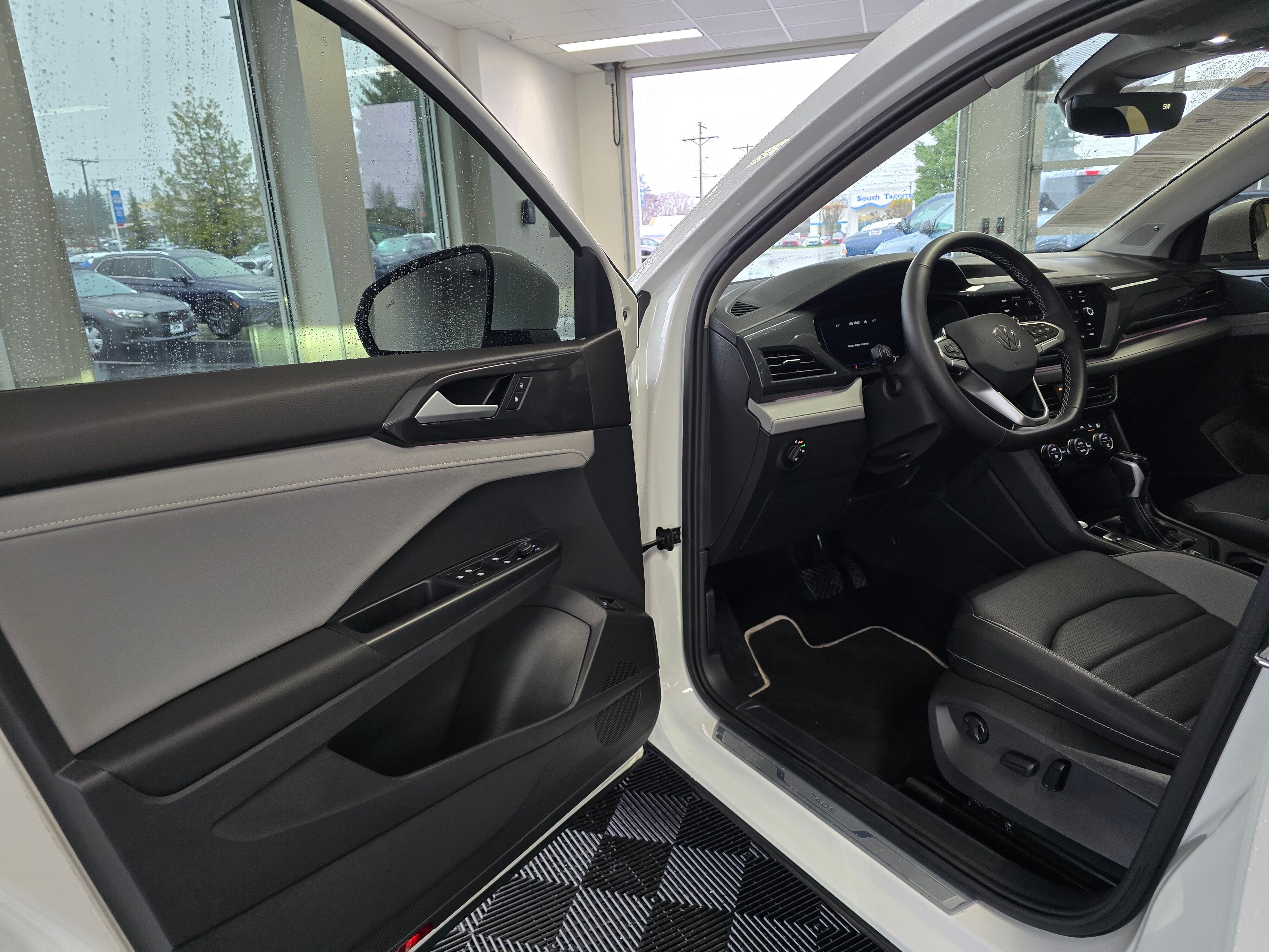 2023 Volkswagen Taos SEL photo 4