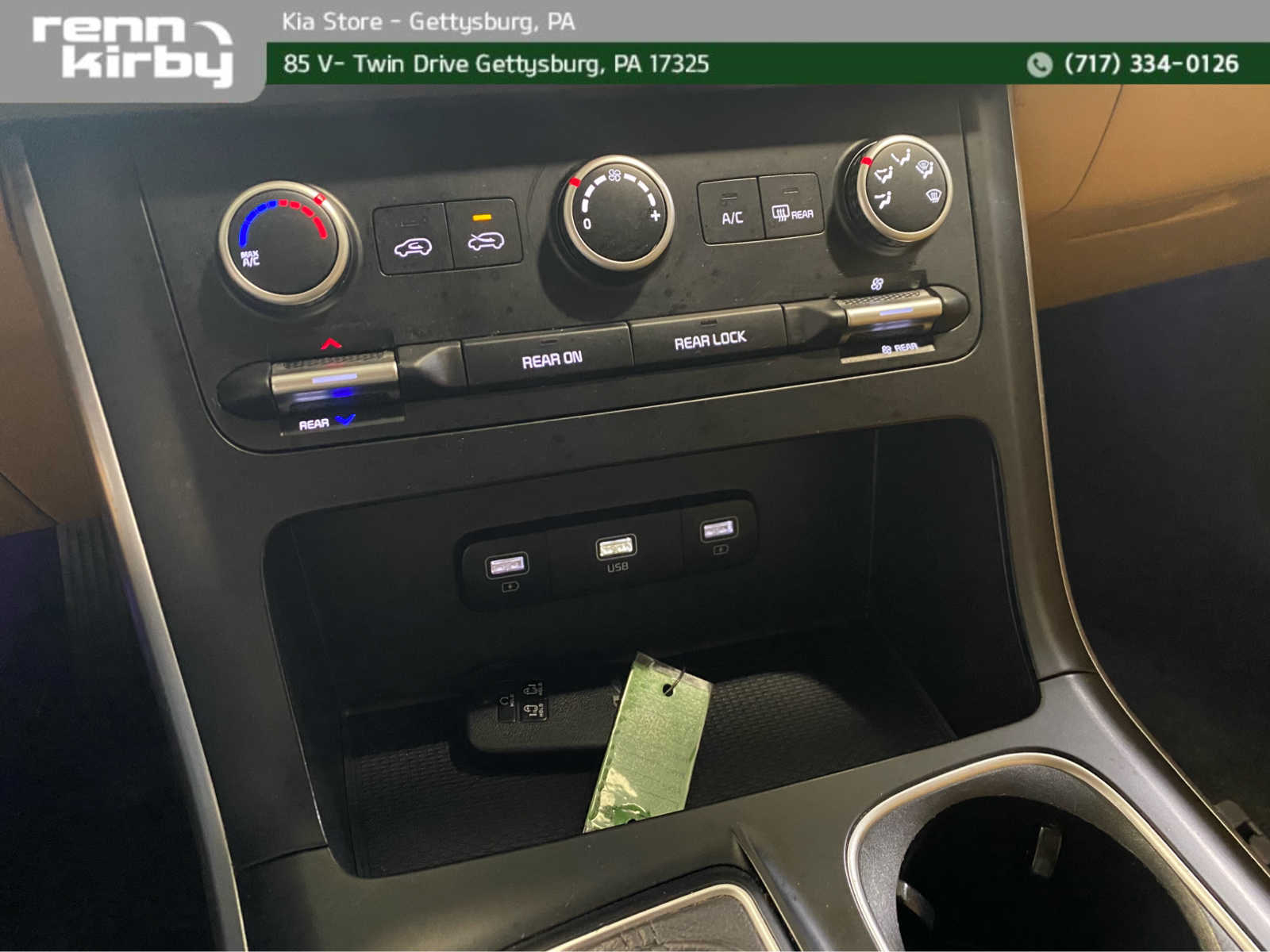 2022 Kia Carnival LXS photo 3