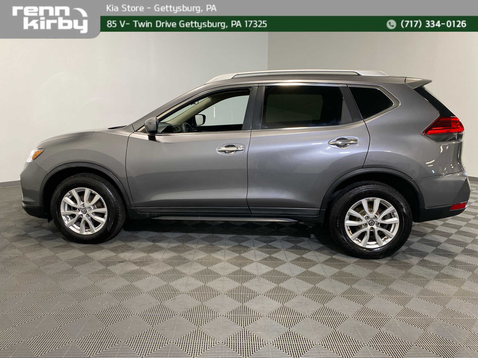 2017 Nissan Rogue SV photo 2