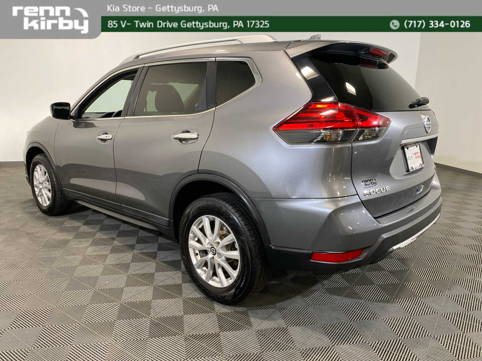 2017 Nissan Rogue SV photo 3