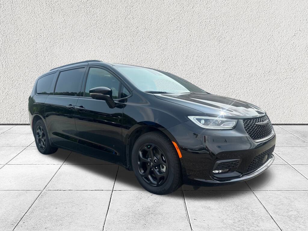 Black (Diamond Blk Crystal Pearl) 2024 Chrysler Pacifica Hybrid Minivan Front-Wheel Drive 1-Speed CVT