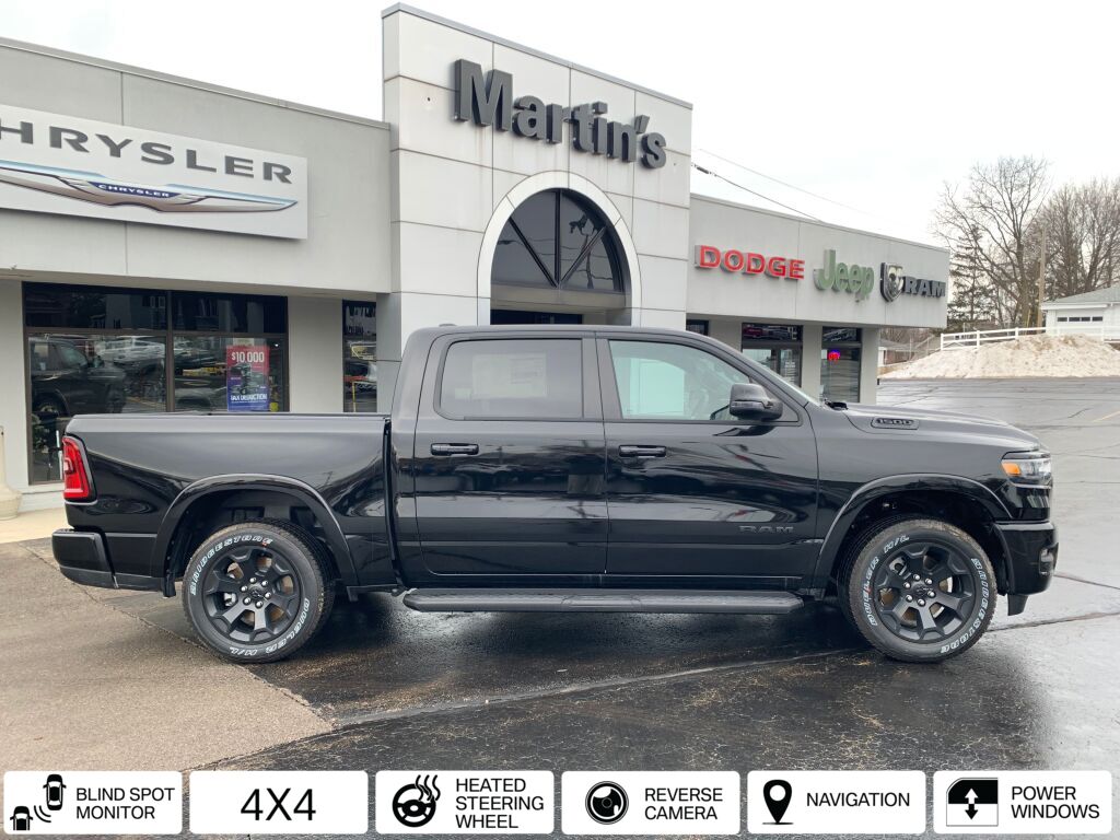 DIAMOND BLACK CRYSTAL PEARLCOAT 2026 RAM 1500 Big Horn Crew Cab 4WD Pickup Truck Four-Wheel Drive 8-Speed Automatic