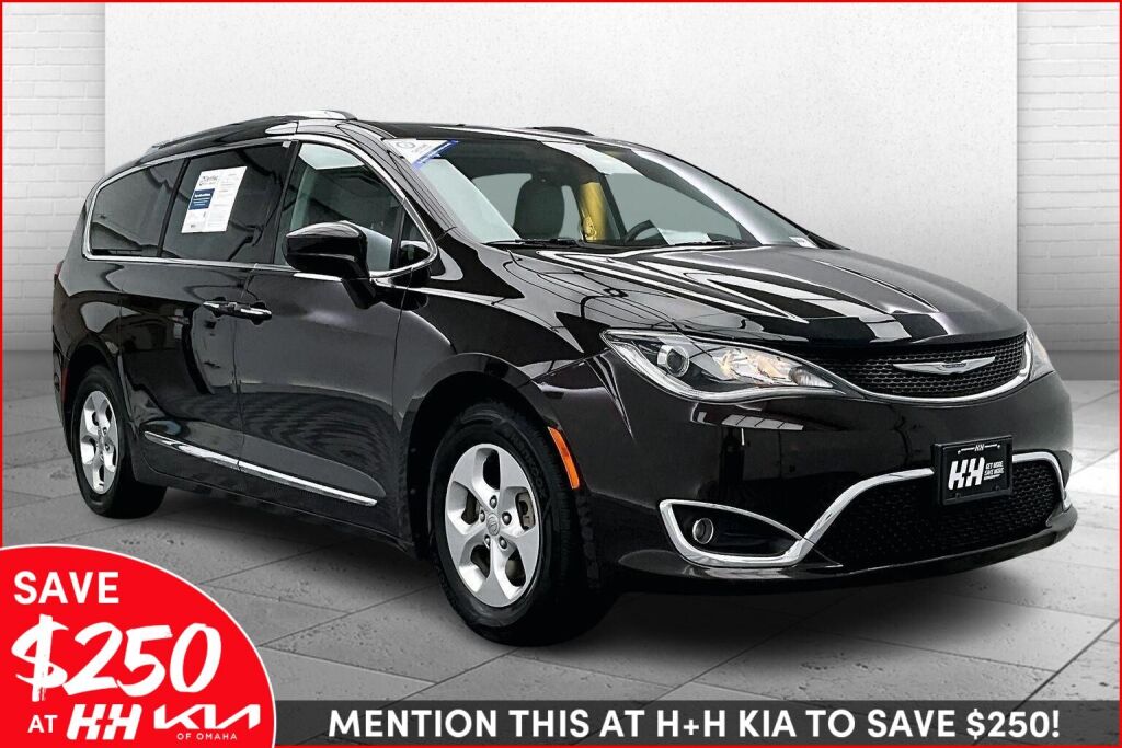 2017 Chrysler Pacifica Touring L Plus FWD