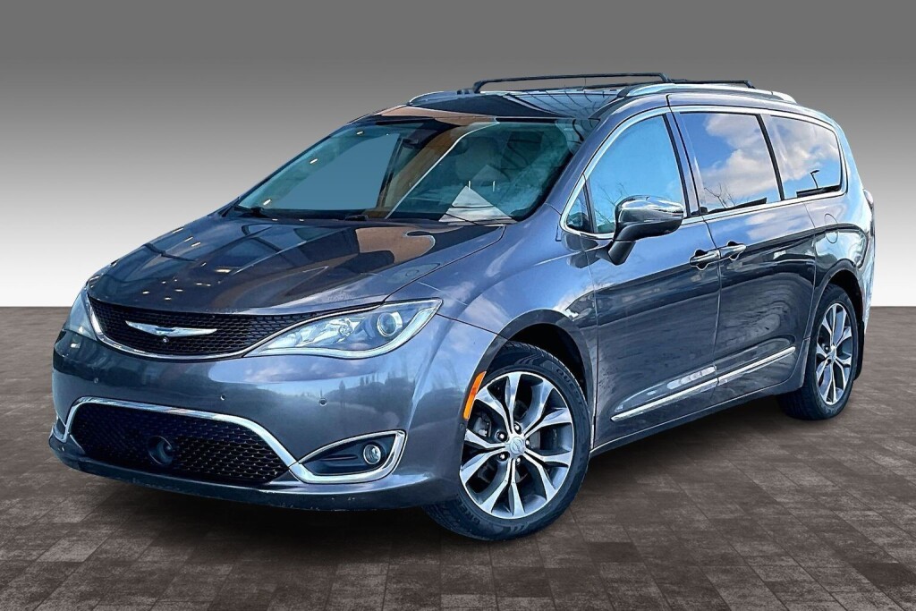 2017 Chrysler Pacifica Limited FWD