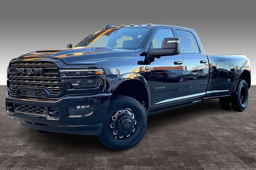 2025 RAM 3500 Limited Crew Cab LB DRW 4WD