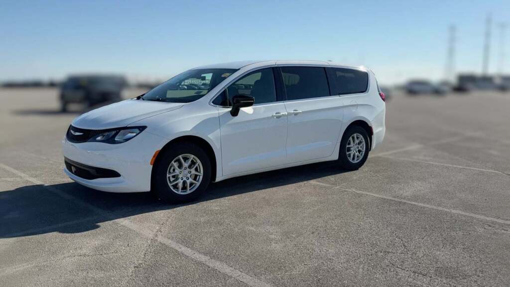 2026 Chrysler Voyager LX FWD
