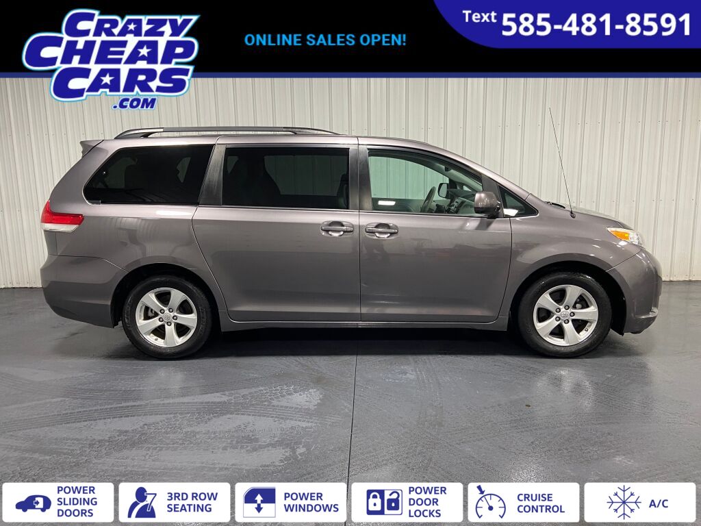 2014 Toyota Sienna LE 7-Passenger Auto Access Seat