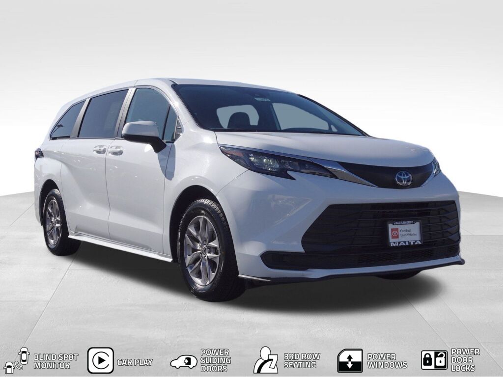 2025 Toyota Sienna LE 8-Passenger FWD