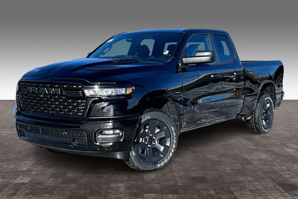 RAM 1500 Express Quad Cab 4WD 2026