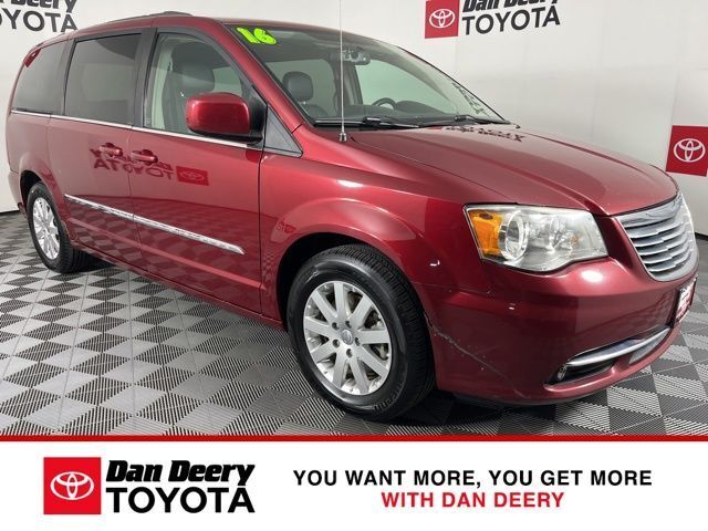 2016 Chrysler Town & Country Touring FWD