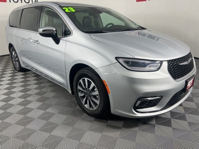 2023 Chrysler Pacifica Hybrid Limited FWD