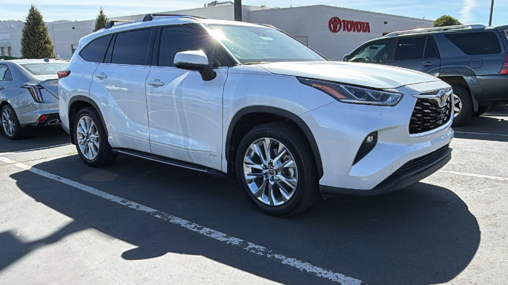 2022 Toyota Highlander Hybrid Limited AWD