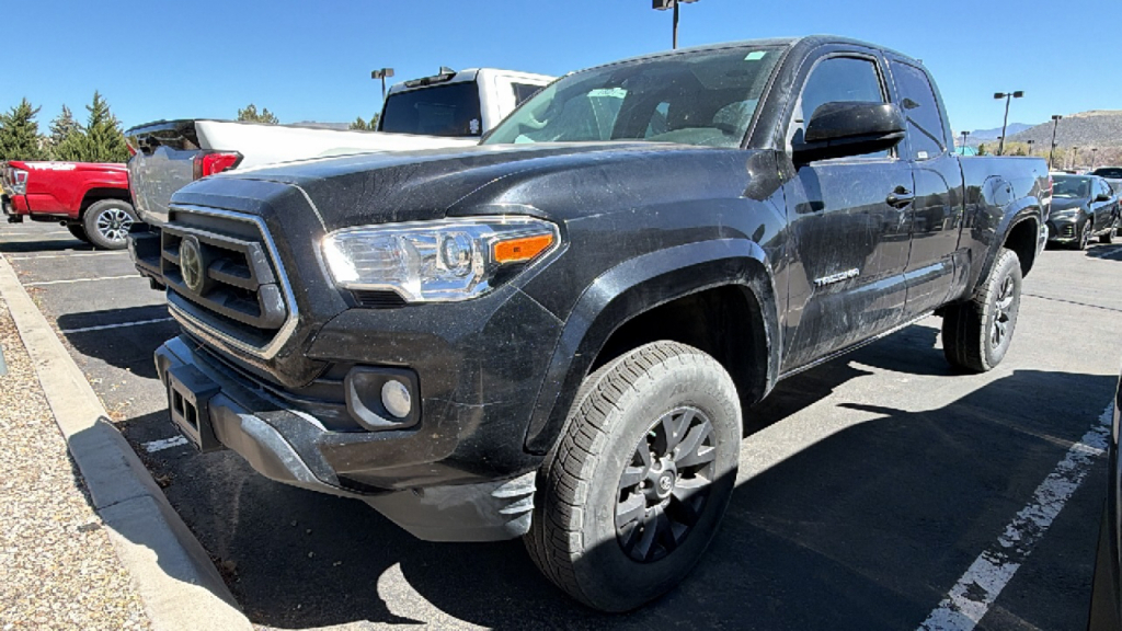 View vehicle photo 4