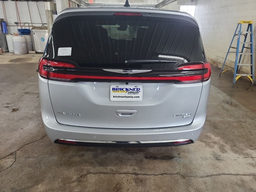 View vehicle photo 3