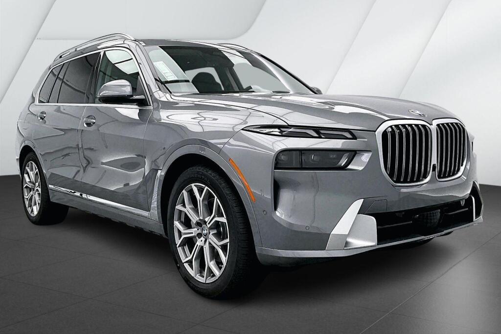 Gray (Skyscraper Grey Metallic) 2026 BMW X7 xDrive40i SUV / Crossover All-Wheel Drive Automatic