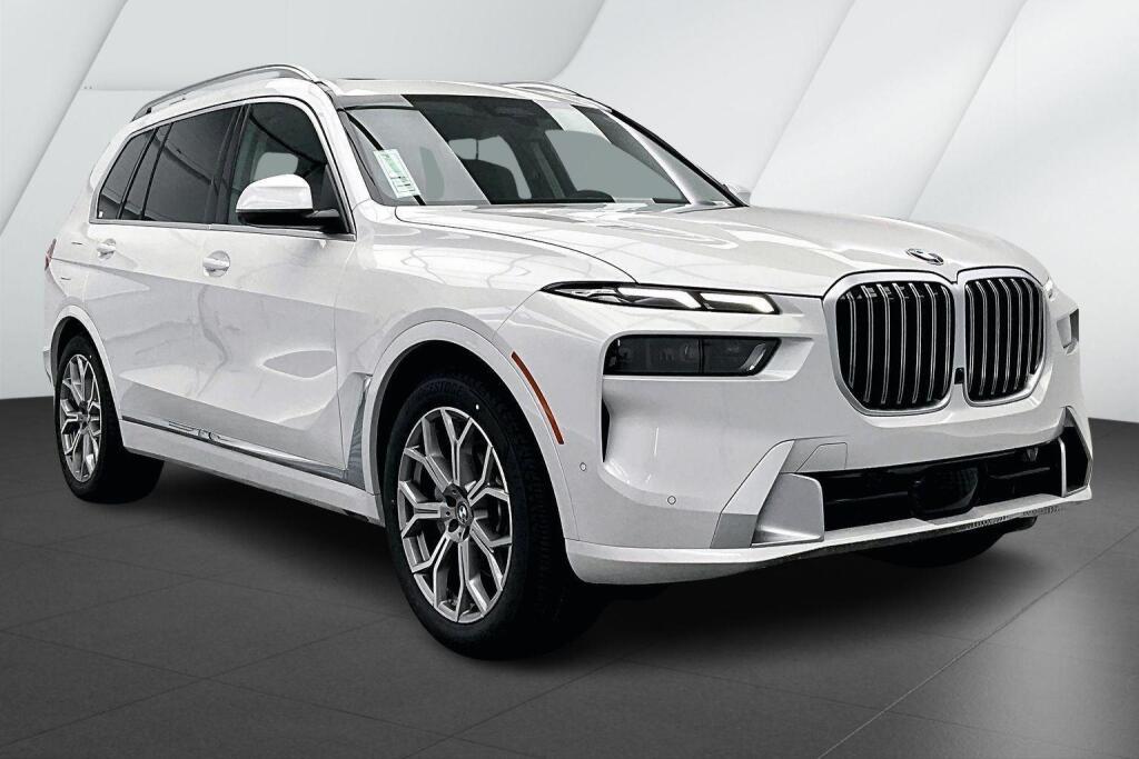 Mineral White Metallic 2026 BMW X7 xDrive40i SUV / Crossover All-Wheel Drive Automatic
