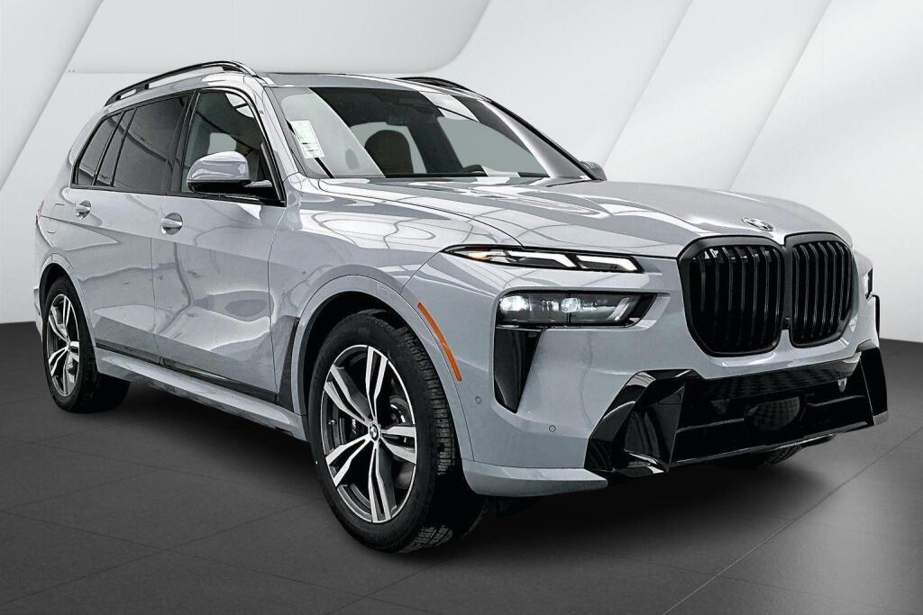 Gray (Brooklyn Grey Metallic) 2026 BMW X7 xDrive40i SUV / Crossover All-Wheel Drive Automatic