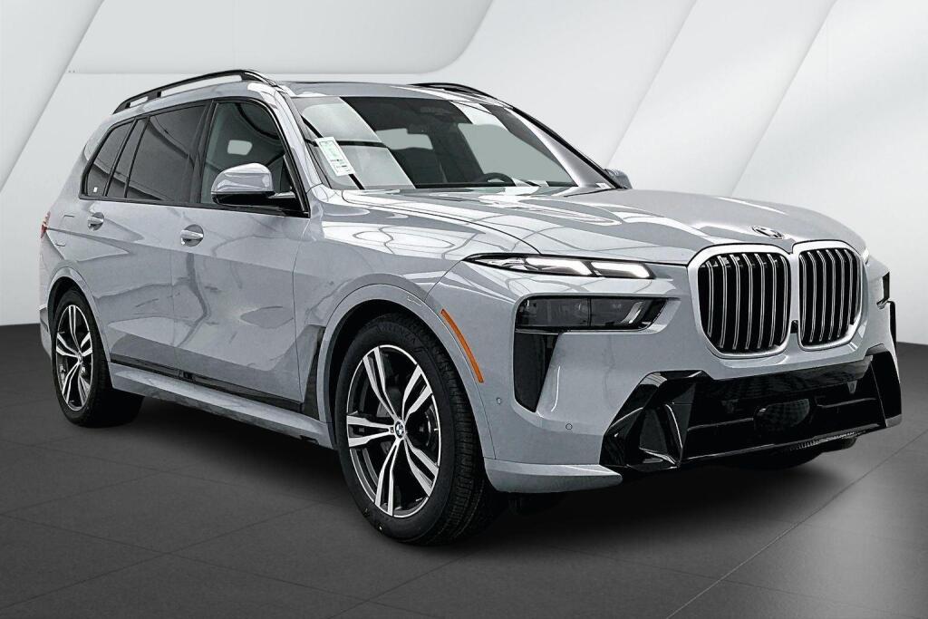 Gray (Brooklyn Grey Metallic) 2026 BMW X7 xDrive40i SUV / Crossover All-Wheel Drive Automatic
