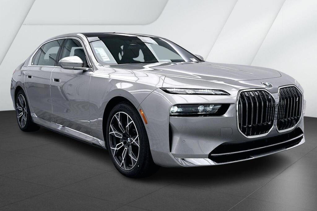 Space Silver Metallic 2026 BMW i7 xDrive60 Sedan All-Wheel Drive Automatic