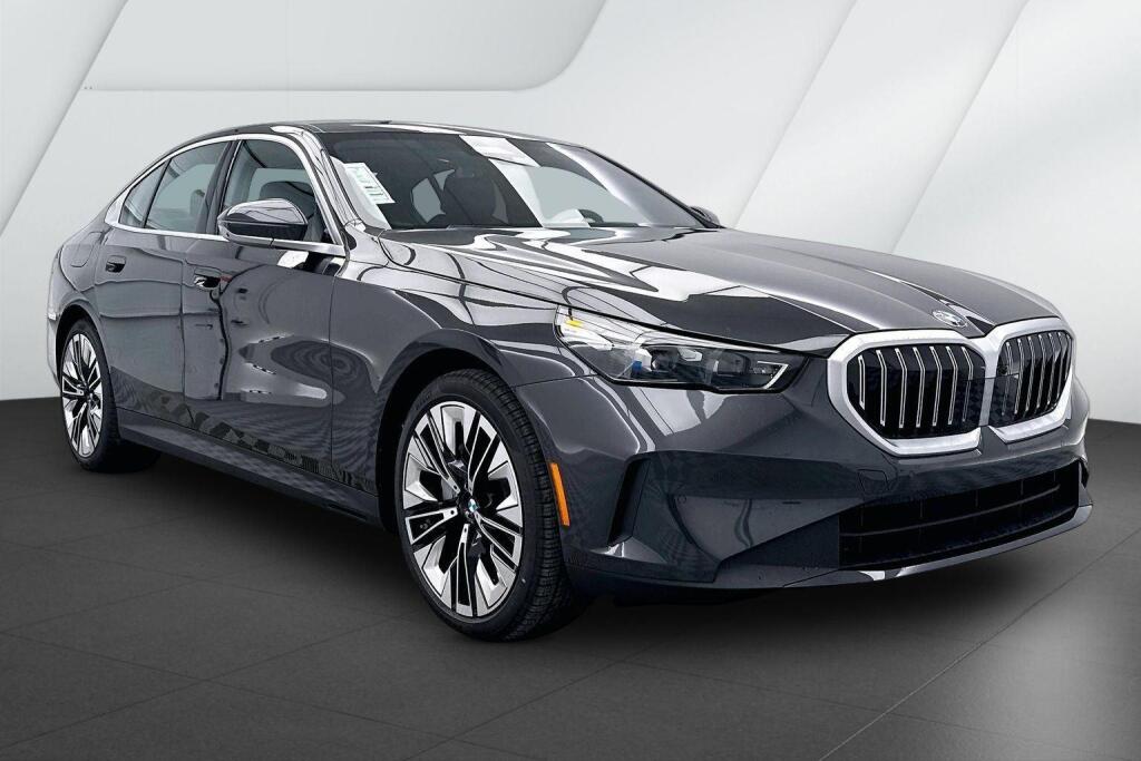 Gray (Dark Graphite Metallic) 2026 BMW 5 Series 540i xDrive Sedan All-Wheel Drive Automatic