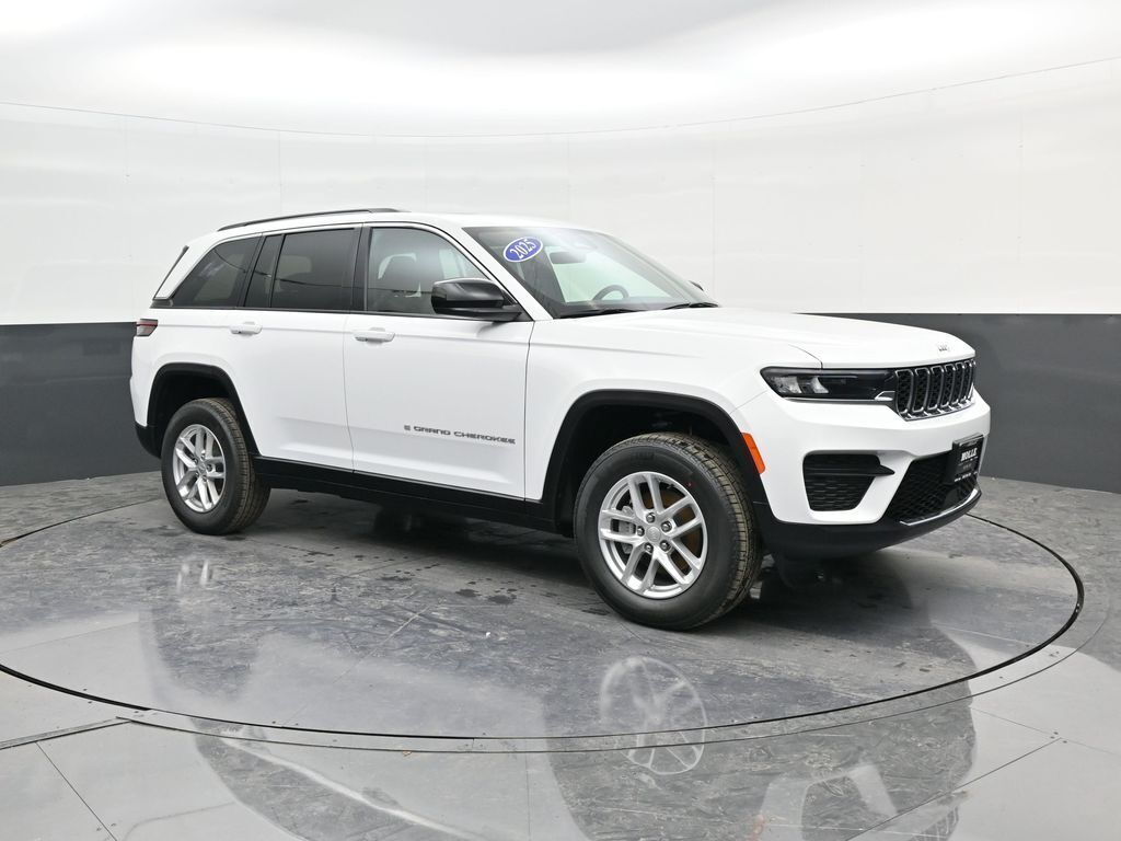 Bright White Clearcoat 2025 Jeep Grand Cherokee Laredo X 4WD SUV / Crossover Four-Wheel Drive 8-Speed Automatic