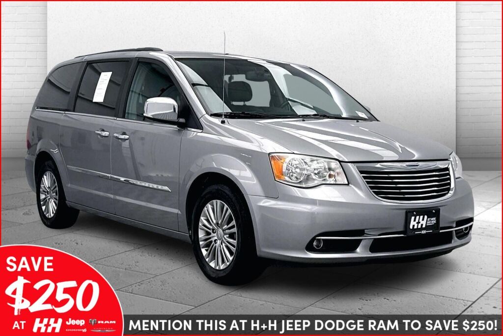 2016 Chrysler Town & Country Anniversary Edition FWD