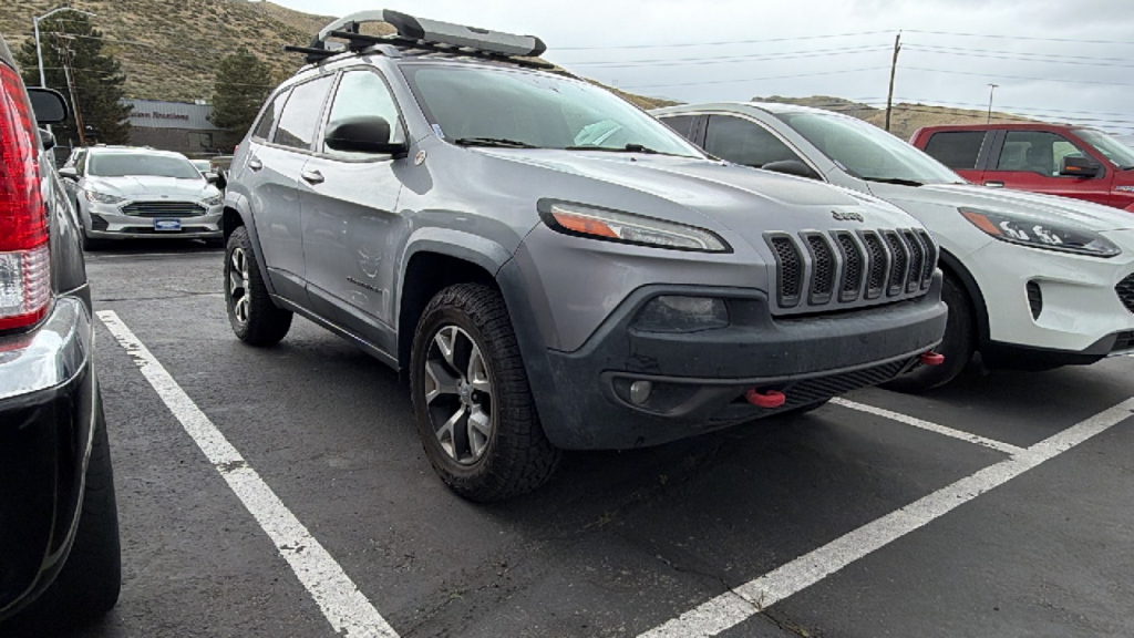 Silver 2014 Jeep Cherokee Trailhawk 4WD SUV / Crossover Four-Wheel Drive 9-Speed Automatic