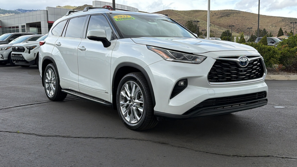Pearl 2022 Toyota Highlander Hybrid Limited AWD SUV / Crossover All-Wheel Drive Continuously Variable Transmission