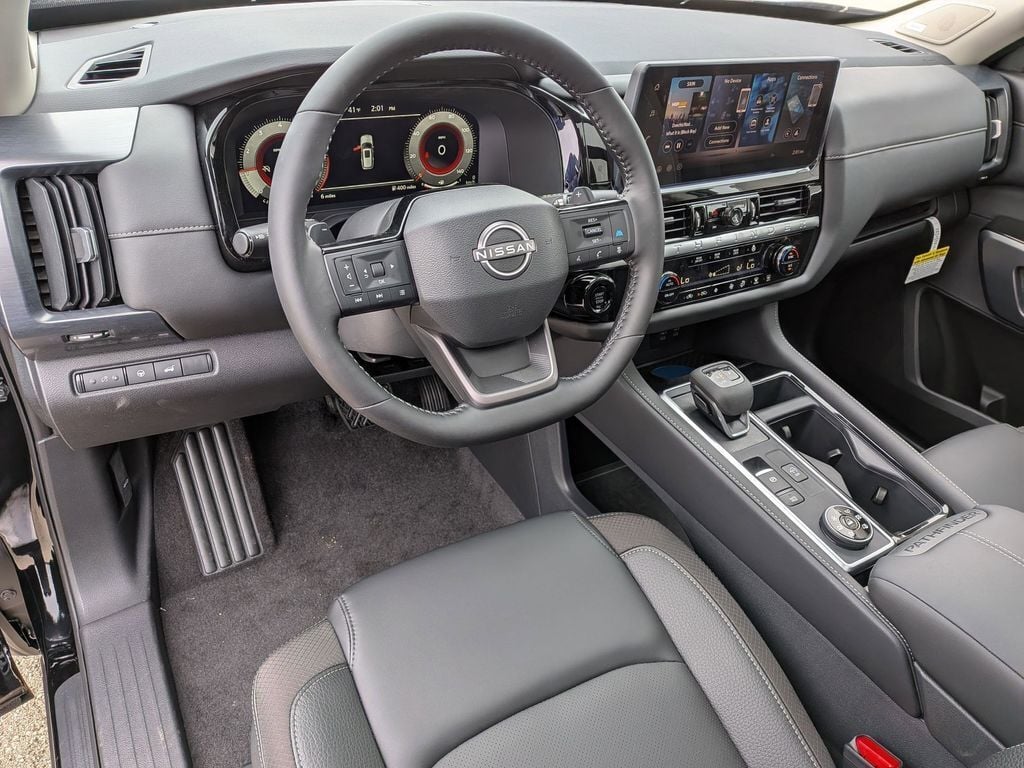 View vehicle photo 2