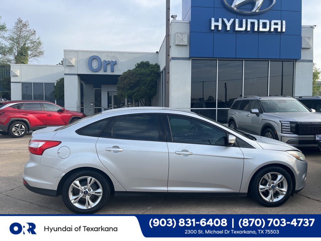 Ingot Silver 2014 Ford Focus SE Sedan Front-Wheel Drive 6-Speed Automatic