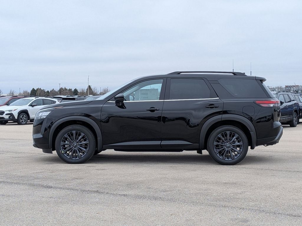 View vehicle photo 3