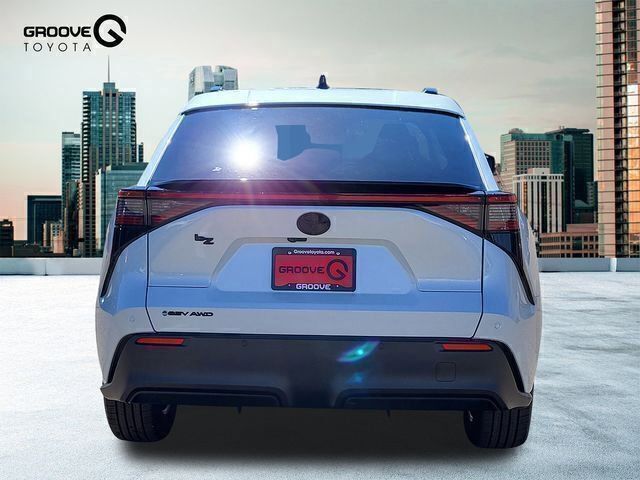 View vehicle photo 4