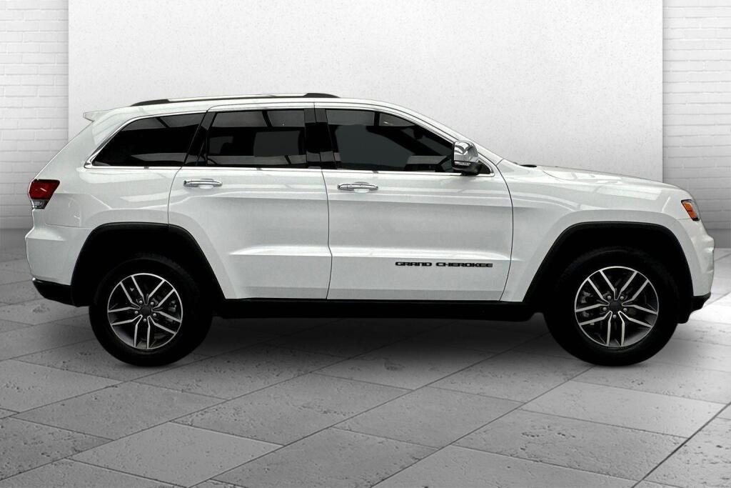 View vehicle photo 4