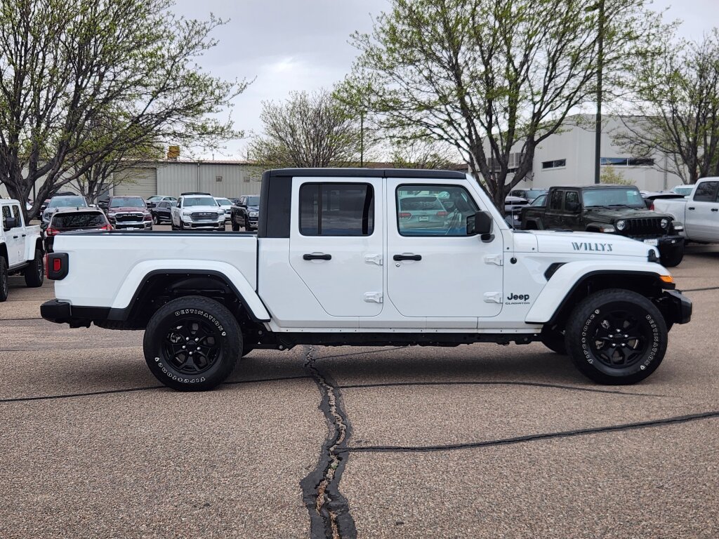 View vehicle photo 2