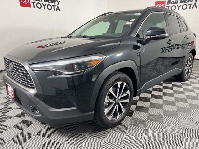 View vehicle photo 3