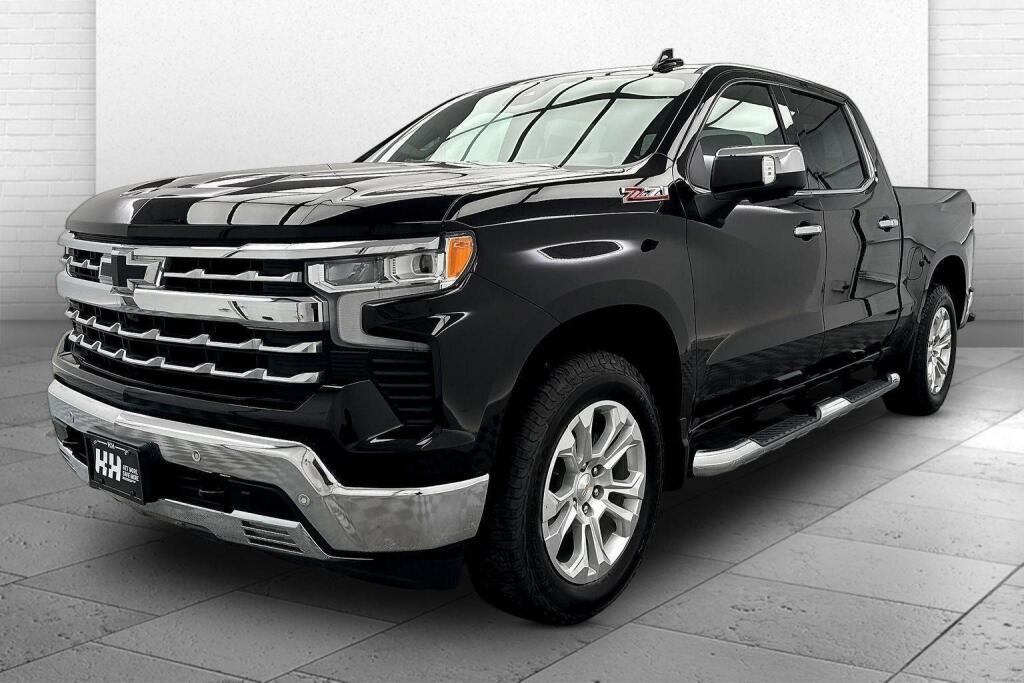 View vehicle photo 3