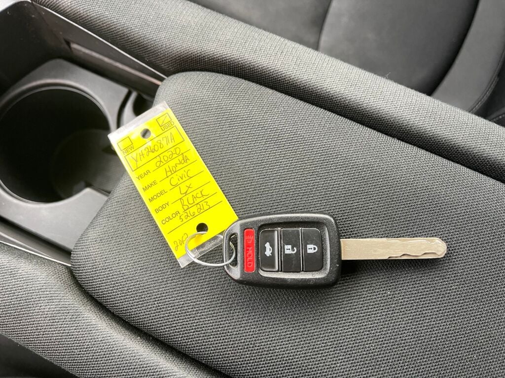 View vehicle photo 4