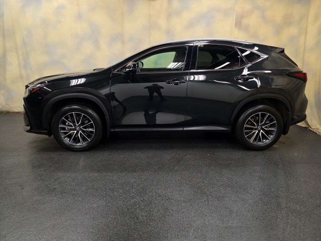 View vehicle photo 4