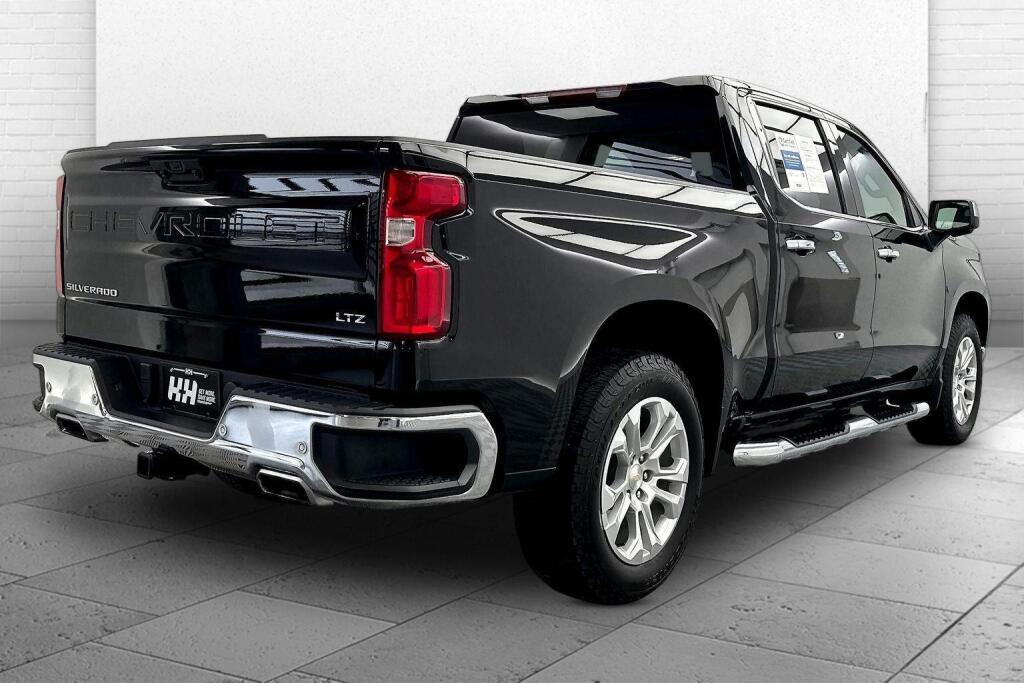 View vehicle photo 5