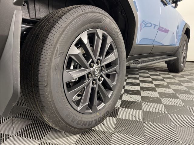 View vehicle photo 7