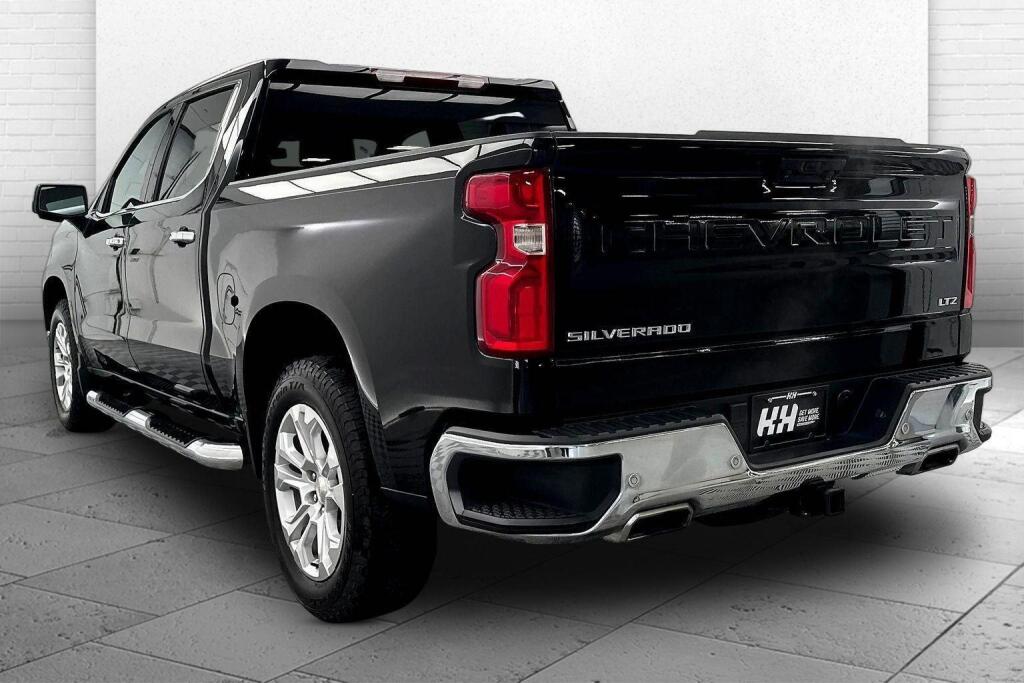 View vehicle photo 7