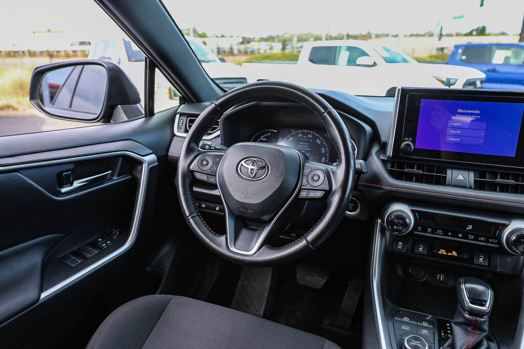 View vehicle photo 5