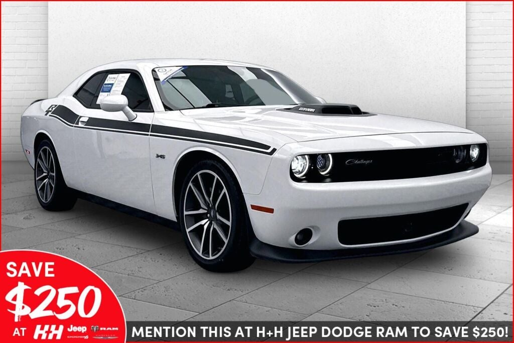 White Knuckle Clearcoat 2023 Dodge Challenger R/T RWD Coupe Rear-Wheel Drive 8-Speed Automatic