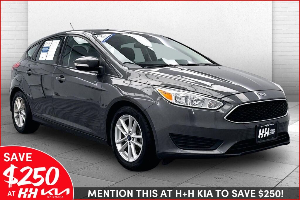 Gray (Magnetic) 2016 Ford Focus SE Hatchback Hatchback Front-Wheel Drive 5-Speed Manual