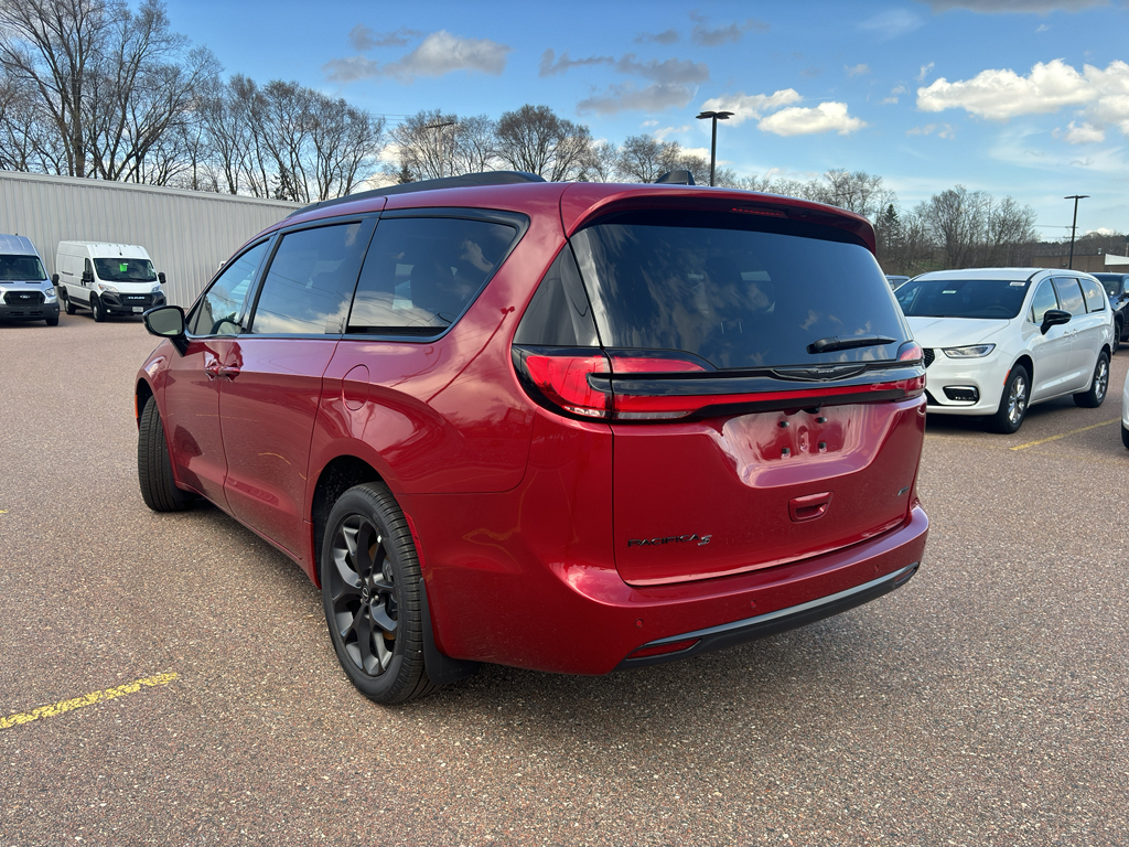 View vehicle photo 4