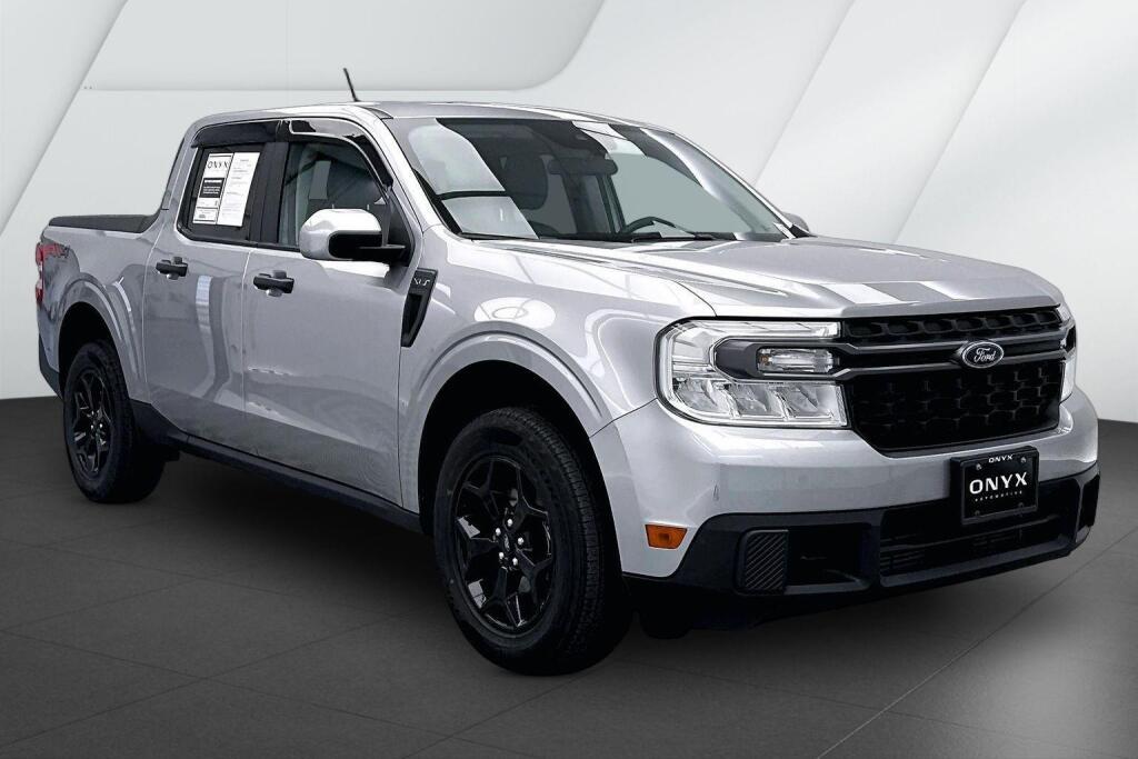 Iconic Silver Metallic 2023 Ford Maverick XLT SuperCrew AWD Pickup Truck All-Wheel Drive 8-Speed Automatic