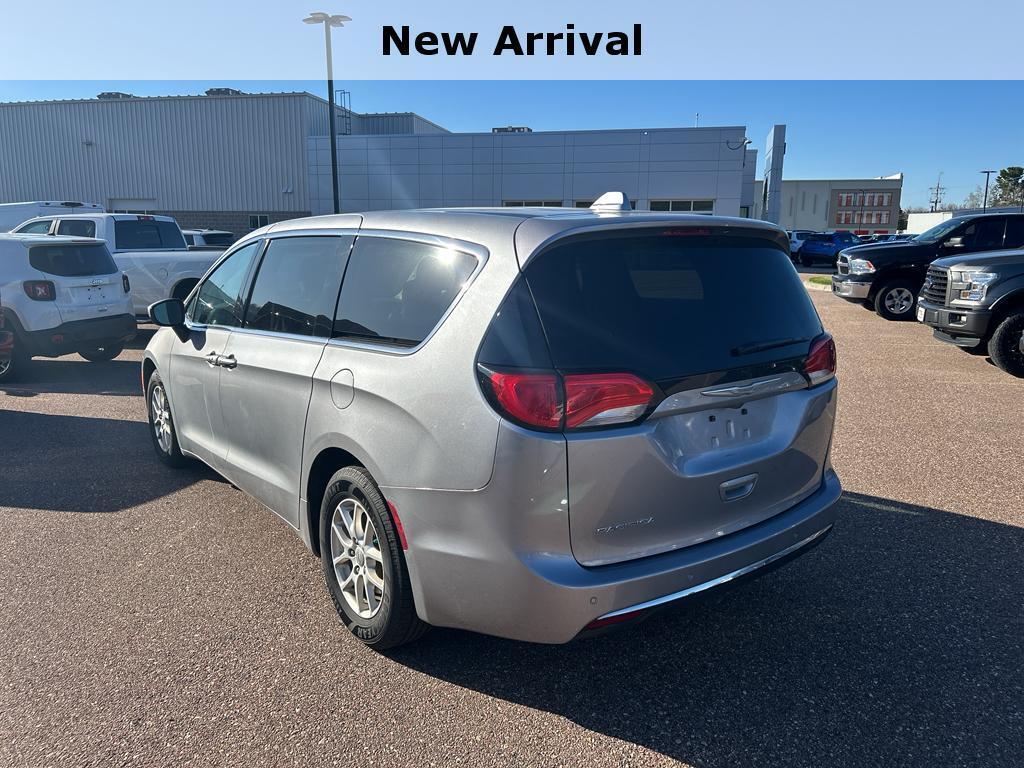View vehicle photo 3
