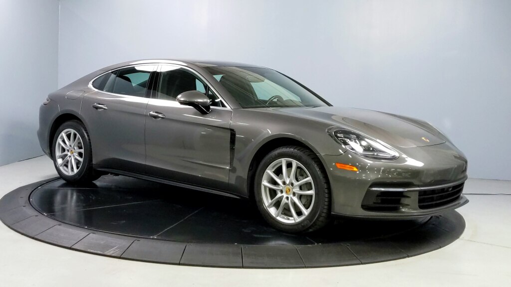 2017.0 Porsche Panamera 4S's photo