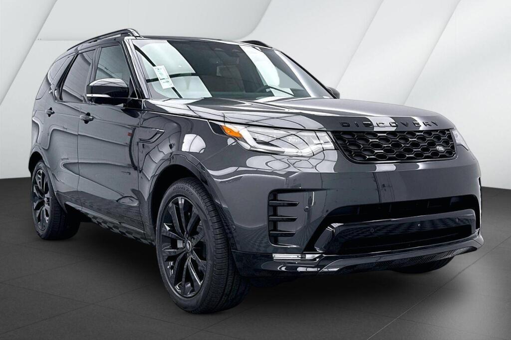 Gray (Carpathian Grey Premium Metallic) 2026 Land Rover Discovery P300 Dynamic SE AWD SUV / Crossover All-Wheel Drive Automatic