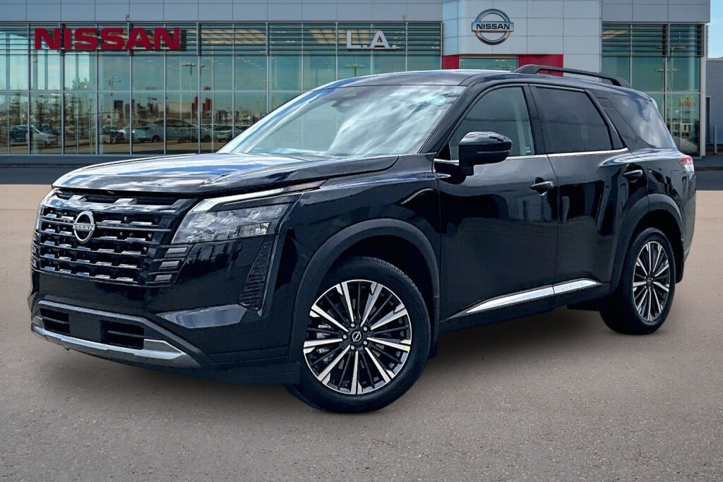Black (SUPER BLK) 2026 Nissan Pathfinder Platinum 4WD SUV / Crossover All-Wheel Drive Automatic